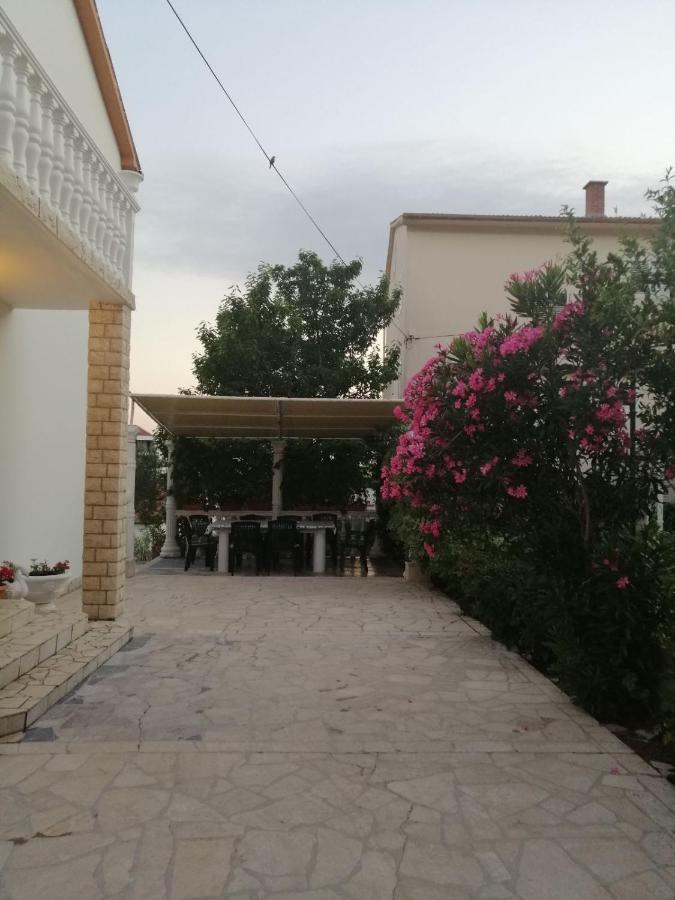 Smjestajni Objekt Padovan Banjol Exterior foto