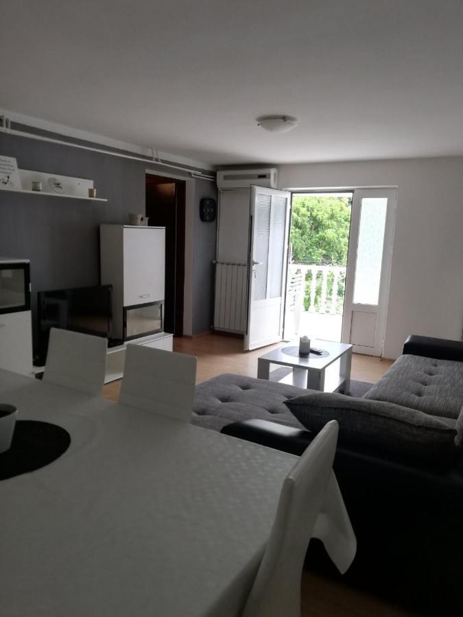 Smjestajni Objekt Padovan Banjol Exterior foto